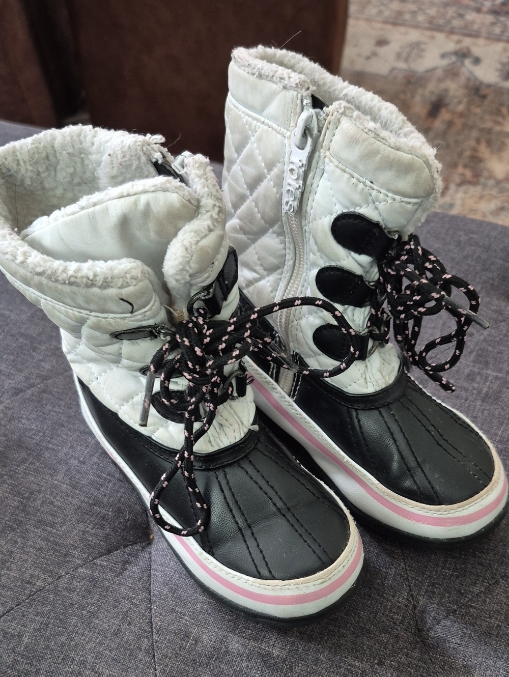 totes Quilted Winter Boot in White, Black & Pink Trim 10